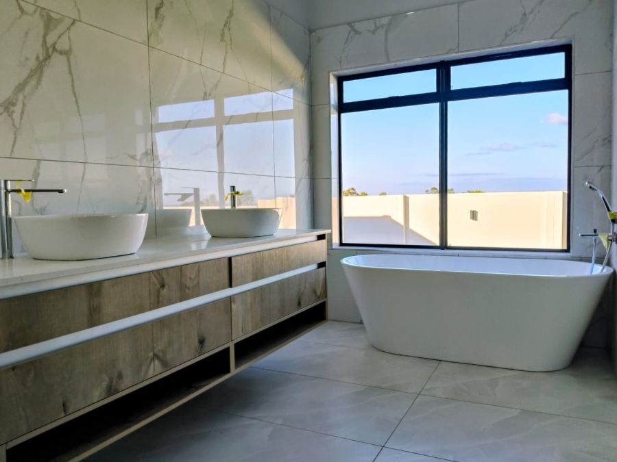 4 Bedroom Property for Sale in Fountains Estate Eastern Cape